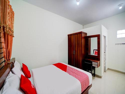 Super OYO 90773 Shine Guest House Syariah