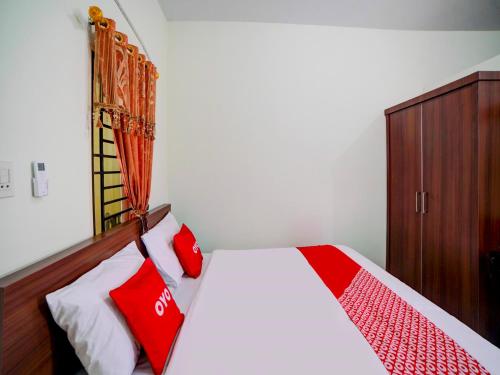 Super OYO 90773 Shine Guest House Syariah