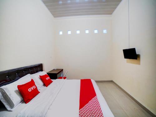 Super OYO 90773 Shine Guest House Syariah