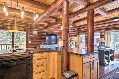 Classic Colorado Log Home with Mountain Views! in Florissant (CO)