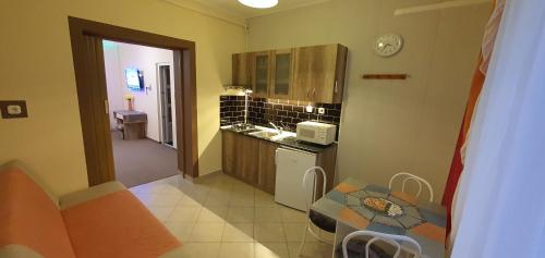 Szlavi Apartman - image 11