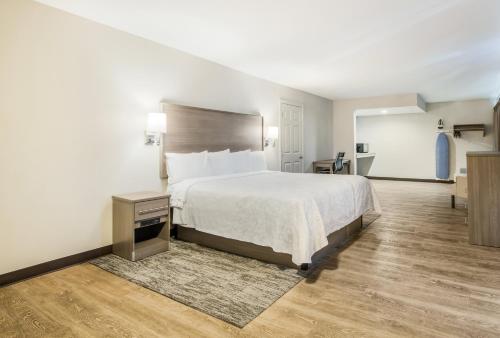 Red Roof Inn PLUS+ Chula Vista - image 7