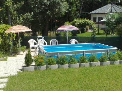 Swimming pool, Appartamento Adriana in Monvalle