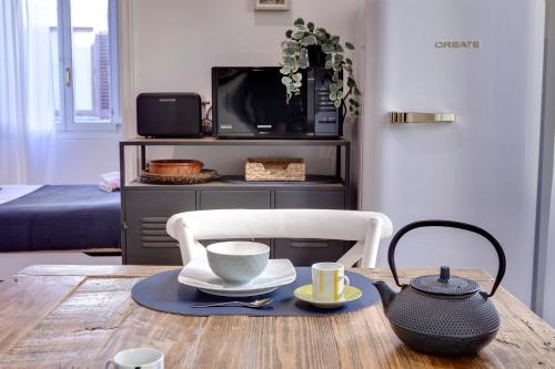 One-Bedroom Apartment image 2