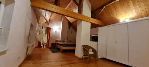 Eifelhof mit Obstbaumwiese in Nideggen, Deutschland