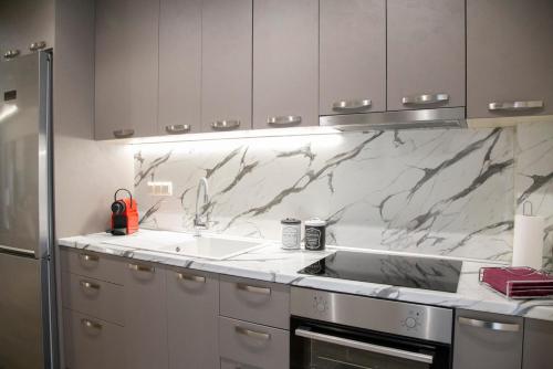 주방, Deka luxury apartment in 아기오이 아나르기로이