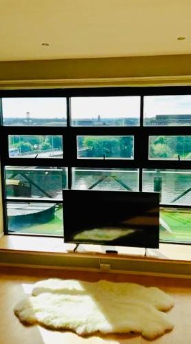 Glasgow City Centre G1 PENTHOUSE with RiverViews - Duplex (4 Bedrooms, 3 Bathrooms, Kitchen, 1 Living room, 1 Dining room, 2 Terraces, Triple Garage 3 Parking spaces 'e-charging', Top Floor, 2050 sq ft, Merchant City), Glasgow (Foto 2)