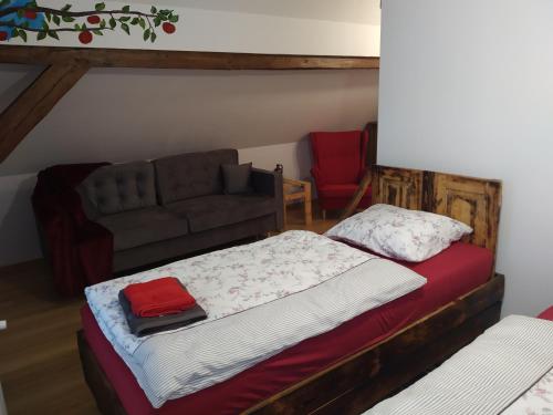 2 twin beds, 1 sofa bed