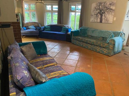 PET FRIENDLY,10 SLEEPER farm cottage 2KM FROM PIGGLY WIGGLY NOTTINGHAM RD KZN