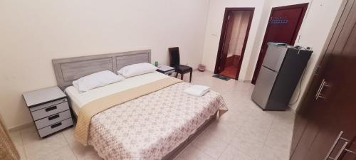 FURNISHED MASTER BEDROOM / PERSONAL BATHROOM