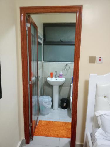 Cosy & Quiet Studio apartment in kileleshwa with gym & generator