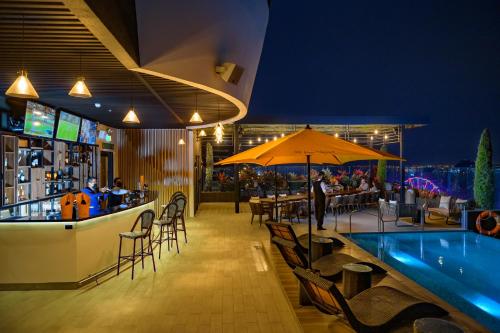 Balcony/terrace, River Garden Hotel + Suites in Guayaquil