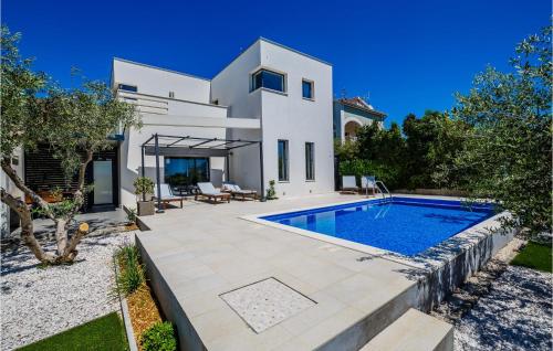 Awesome Home In Trogir With 4 Bedrooms, Wifi And Outdoor Swimming Pool - Trogir