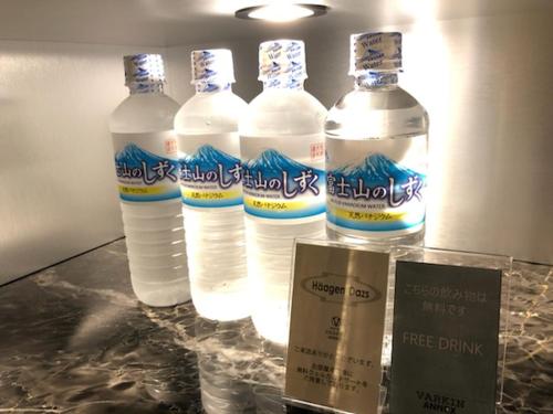 a bottle of water sitting on top of a table, HOTEL VARKIN ANNEX in Tokyo