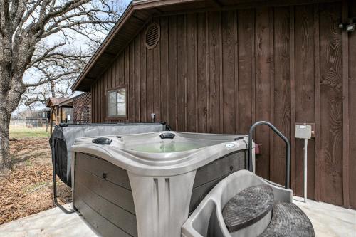 Stunning Luxury Cabin Near Town Wheelchair Access - main image
