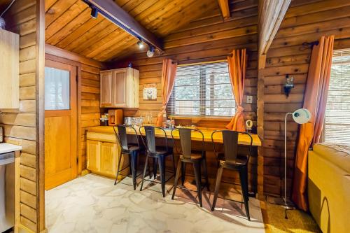 Lazy Bear Atroari Cabin