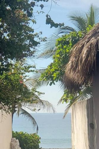 Luna di Mare monterrico beach paradise CASA ENTERA 3 dormitorios con AC piscina privada a 30 metros 