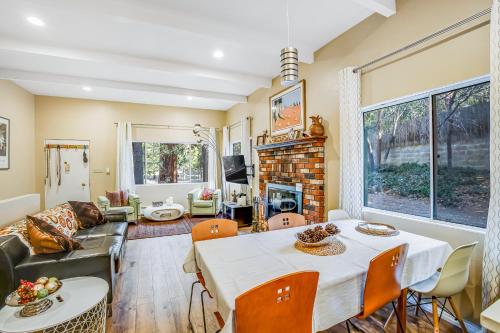 Meadow Creek House in Idyllwild, USA