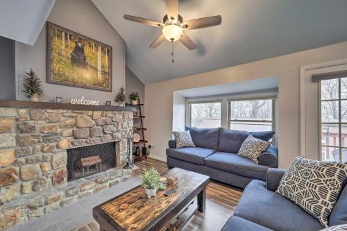 Cozy Beech Mountain Condo with Fireplace and Deck - Apartment - Beech Mountain