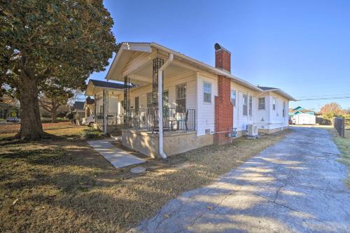 Colorful Tulsa Duplex with Porch Dogs Welcome!