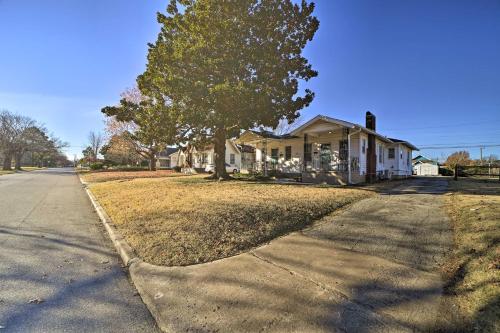 Colorful Tulsa Duplex with Porch Dogs Welcome!