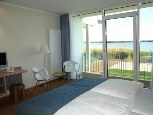 Strandhotel Senftenberger See - image 14