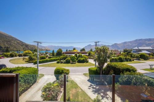 Bruser, Views on Parry - Lake Hāwea Holiday Home (Views on Parry - Lake Hawea Holiday Home) in Lake Hawea