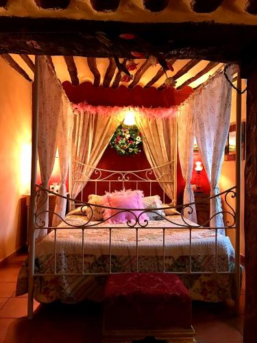  Room in Lodge - Romantic Christmas in a beautiful rural house ideal for a romantic getaway in Valeria