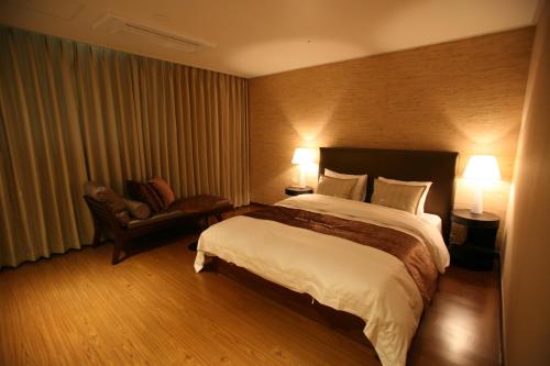 Hyunjin Tourist Hotel