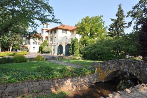 Columbia Gorge Hotel & Spa - image 5