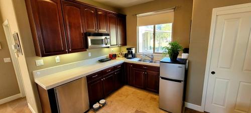 Peaceful House, Queen & Twin Bed, 1 acre Yard, 4 people