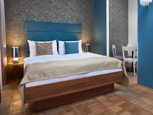 Hotel Golden Angel - image 7