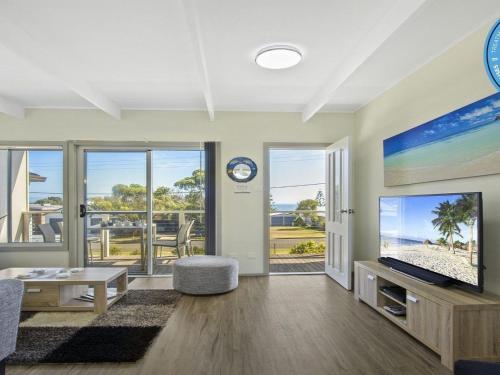 Dolphin Breeze - fully fenced and pet friendly