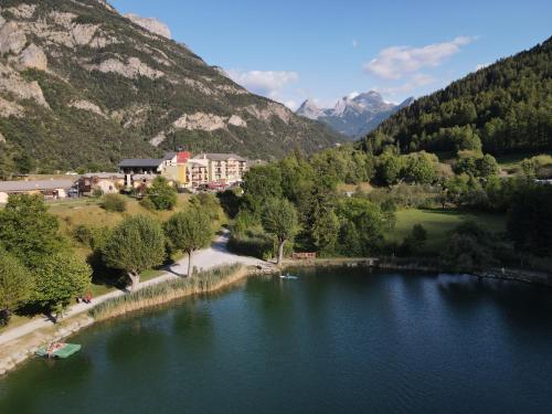 Hotel-Restaurant La Lauzétane - Le Lauzet-Ubaye