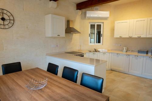 Inni Holiday Home with Infinity Pool Inni Holiday Home with Infinity Pool