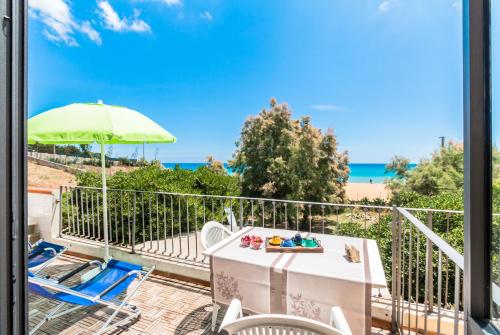 Eloro house on the sandy beach with parking & wifi gîte à louer Savarino