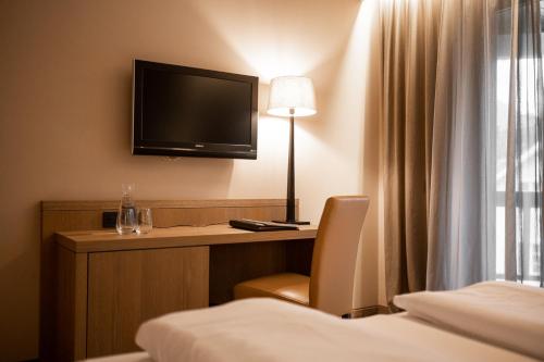 Hotel Pollinger - Tap to explore photos