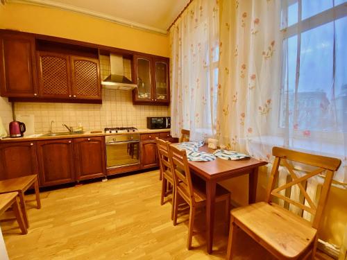 Suite with a balcony and a view of the Moscow Kremlin - main image