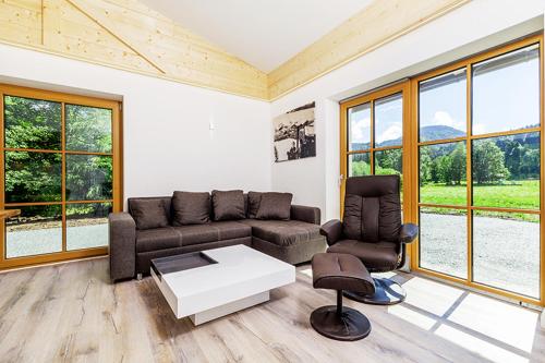 Apartment with Mountain View