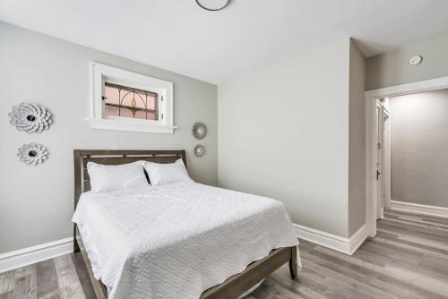 Cozy 3 BR Unit FREE FAST WIFI, FREE PARKING, SELF CHECK IN!