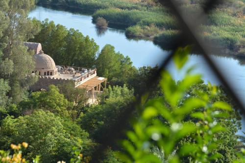 ASWAN NILE PALACE (swimming pool-rooftop-Nile view)