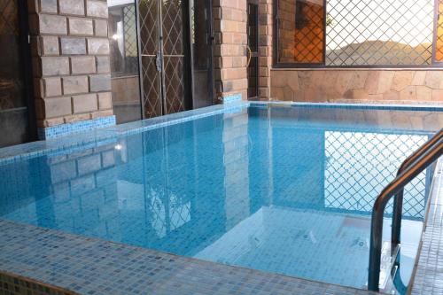 ASWAN NILE PALACE (swimming pool-rooftop-Nile view)