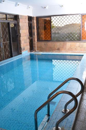 ASWAN NILE PALACE (swimming pool-rooftop-Nile view)