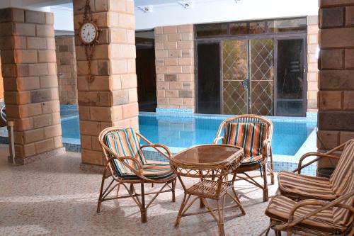 ASWAN NILE PALACE (swimming pool-rooftop-Nile view)