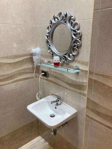 B&B LA REGGIA DI RIHANNA spa – Caserta, CO