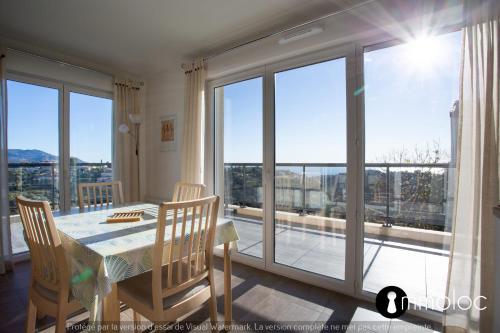 Air-conditioned apartment with pool garage in a luxury residence, Ницца (фото 7)