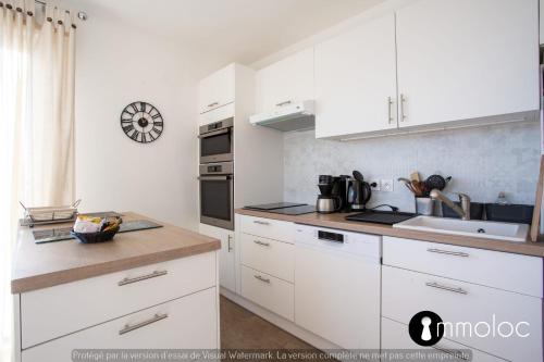 Air-conditioned apartment with pool garage in a luxury residence, Ницца (фото 8)