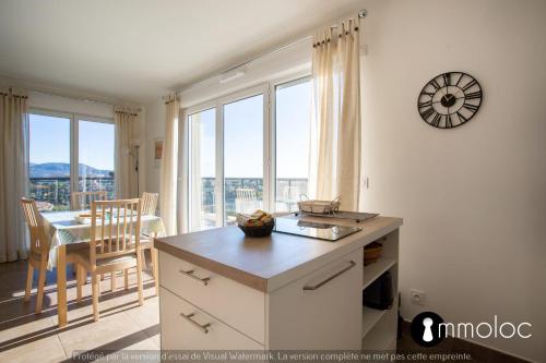 Air-conditioned apartment with pool garage in a luxury residence, Ницца (фото 10)