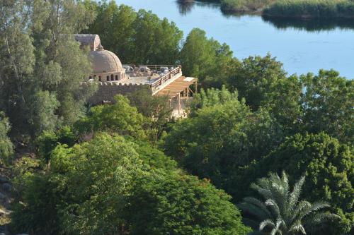 ASWAN NILE PALACE (swimming pool-rooftop-Nile view)