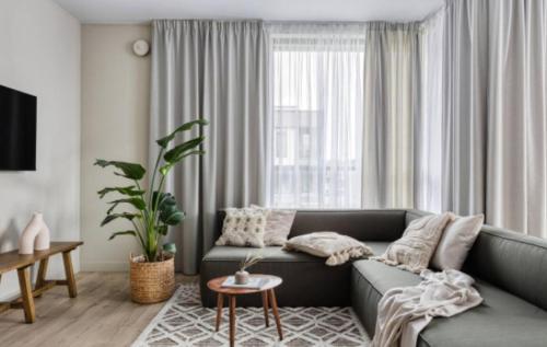 Aesthetic MONE near Auróra cirkáló